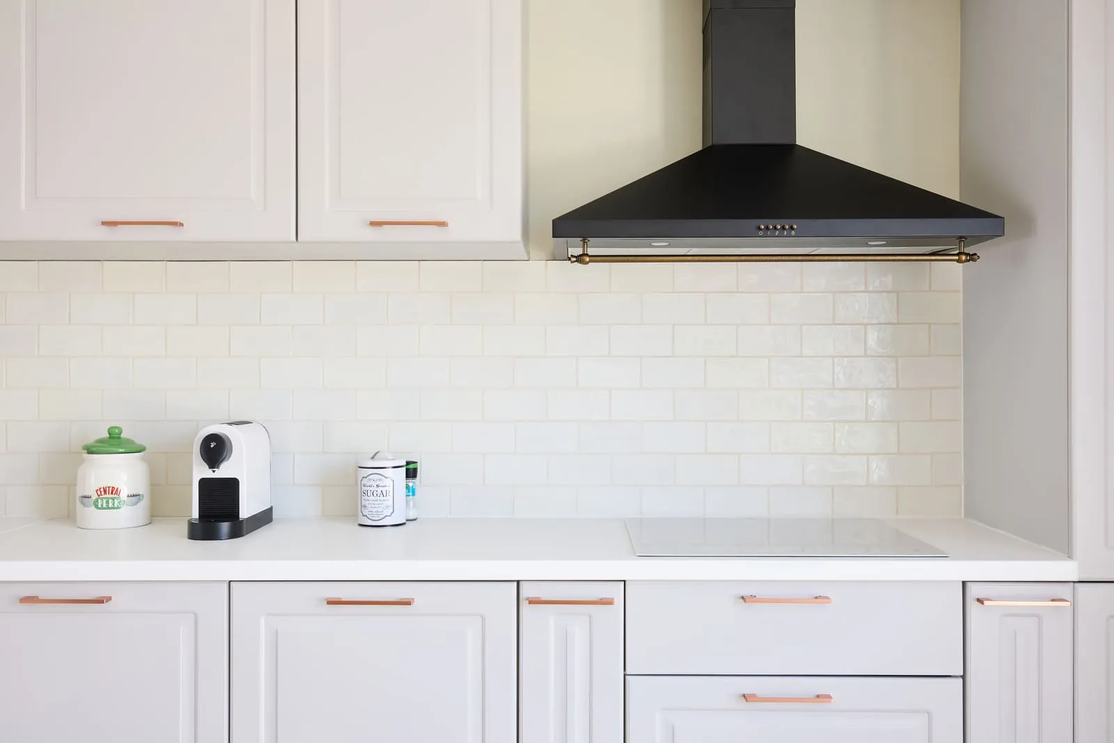 Bucătărie modern shaker — Alb crem și cupru — Bucătărie la comandă Vera Cucina, imagine 1