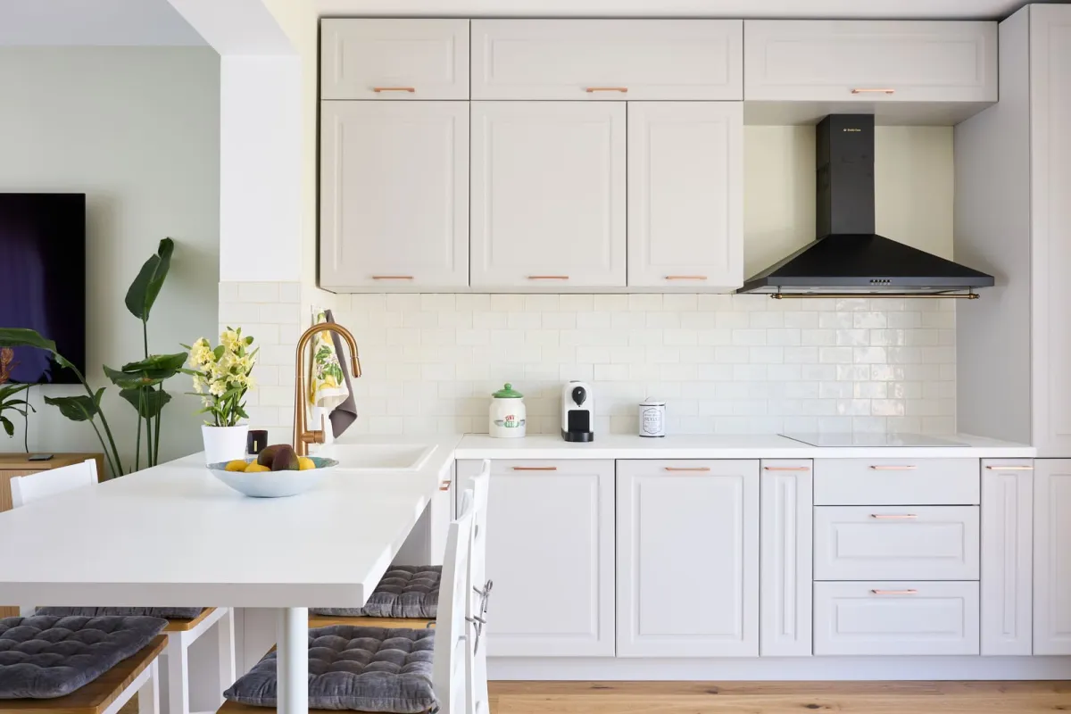 Bucătărie modern shaker — Alb crem și cupru — Bucătărie la comandă Vera Cucina, imagine 5