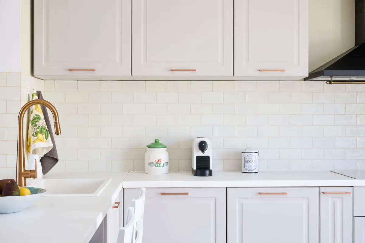 Bucătărie modern shaker — Alb crem și cupru — Bucătărie la comandă Vera Cucina, imagine 6
