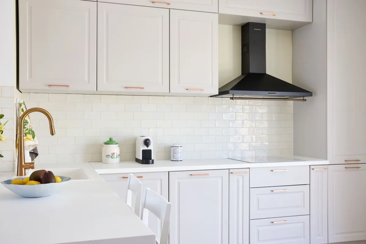 Bucătărie modern shaker — Alb crem și cupru — Bucătărie la comandă Vera Cucina, imagine 7