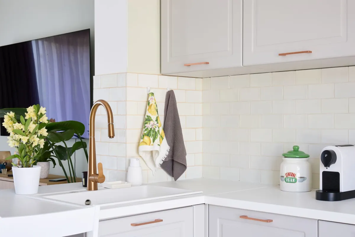 Bucătărie modern shaker — Alb crem și cupru — Bucătărie la comandă Vera Cucina, imagine 8