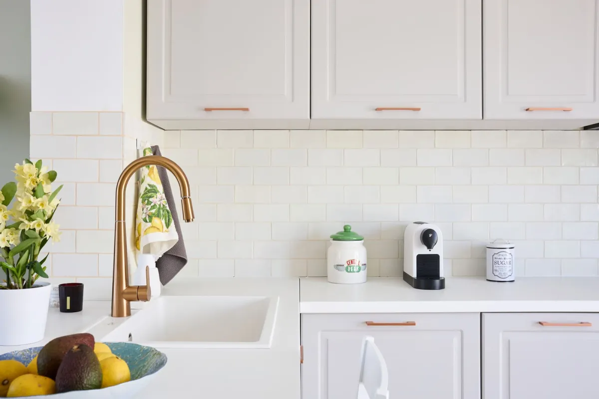 Bucătărie modern shaker — Alb crem și cupru — Bucătărie la comandă Vera Cucina, imagine 9