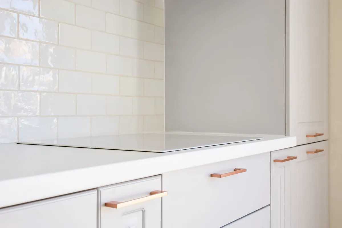 Bucătărie modern shaker — Alb crem și cupru — Bucătărie la comandă Vera Cucina, imagine 12