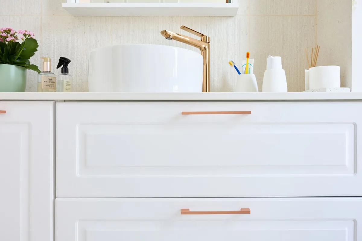 Bucătărie modern shaker — Alb crem și cupru — Bucătărie la comandă Vera Cucina, imagine 15
