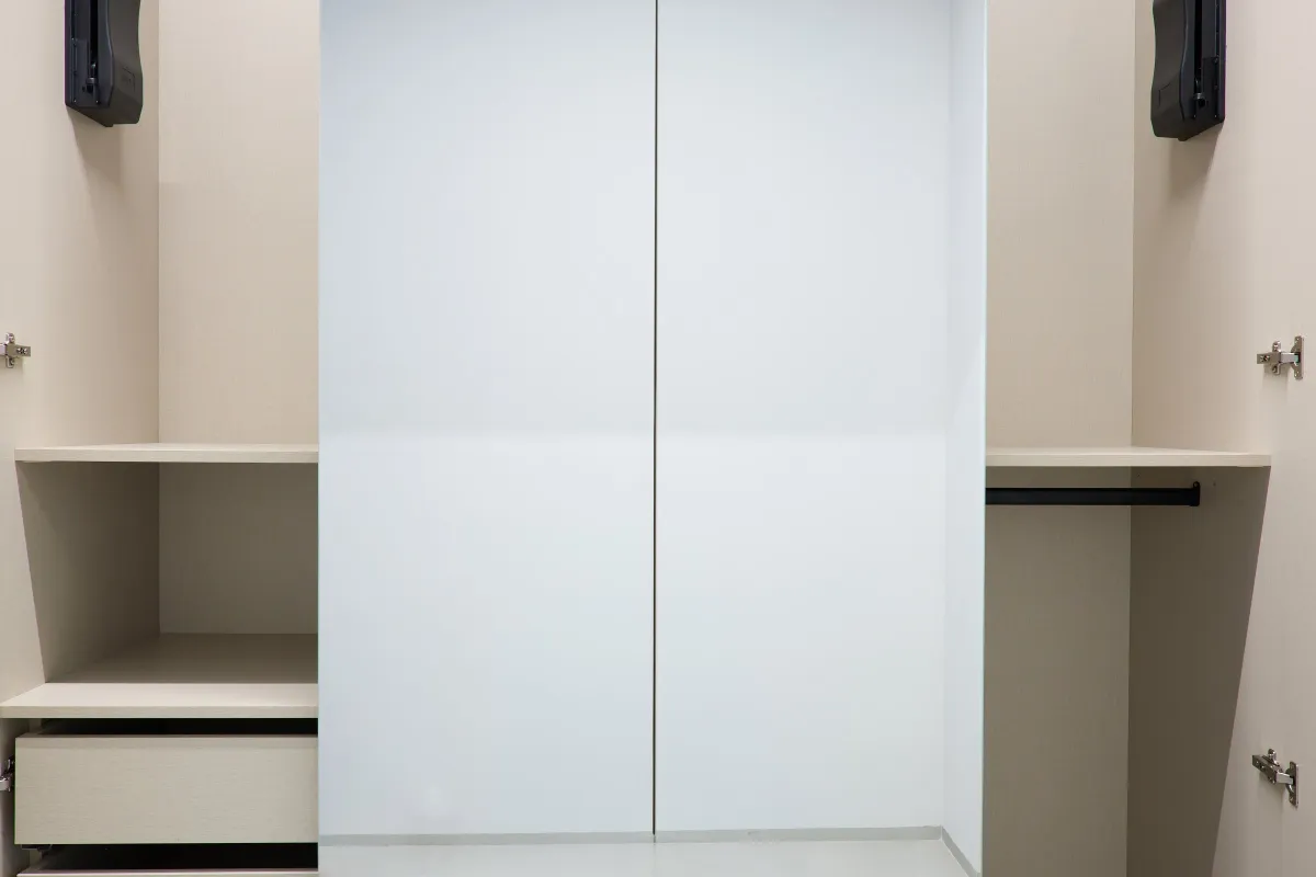 Dressing walk-in — organizare completă pe trei laturi — Dressing la comandă Vera Cucina, imagine 7